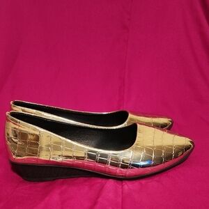 Gold Crocodile-Embossed Women's Flats